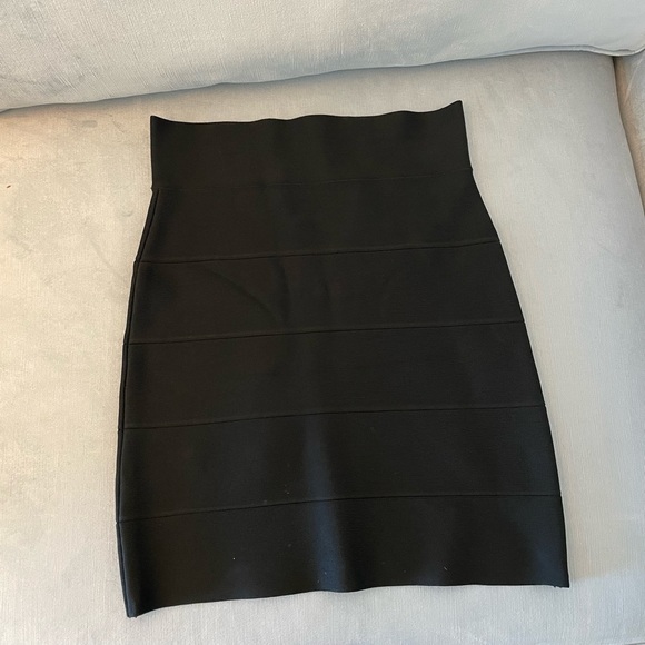 BCBG MAXAZRIA SIMONE TEXTURED POWER SKIRT SIZE S - Picture 1 of 4